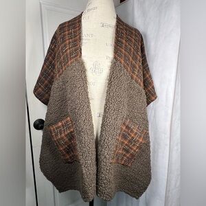 NWT Fadivo Textured Poncho Sherpa Feel Brown Plaid Poncho With Front Pockets O/S